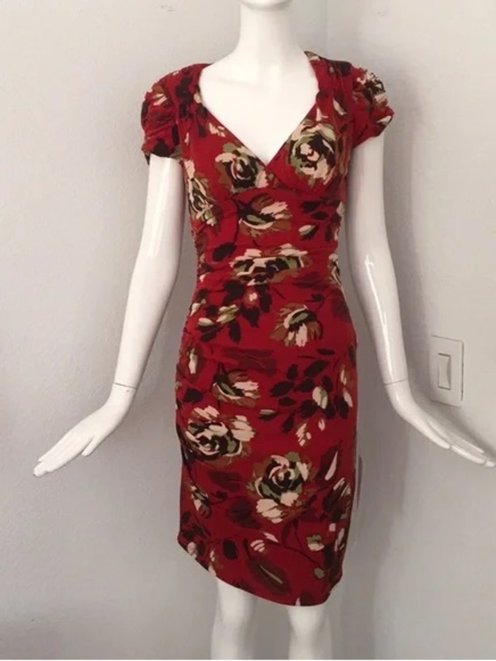 Cache Red Floral Dress with V-Neck - Picture 2 of 14